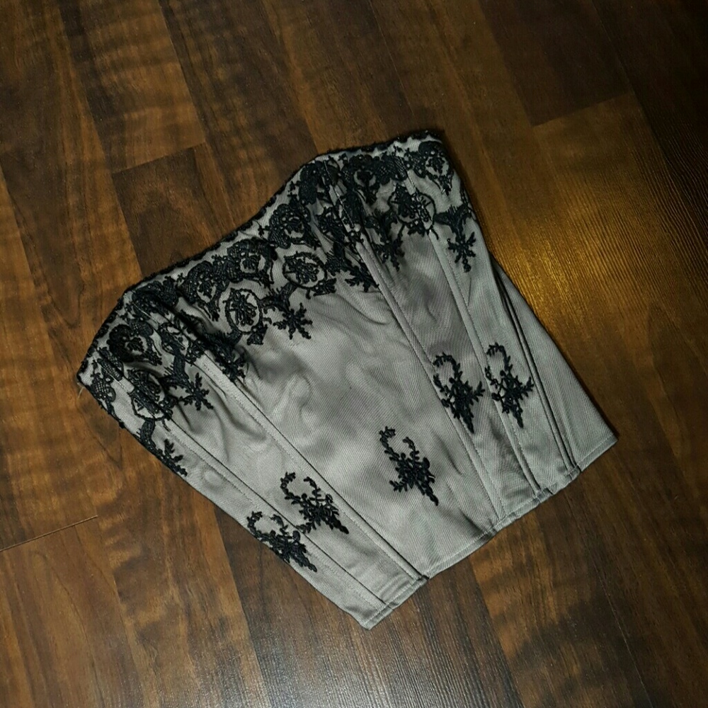 🌹Buy 2 for $15🌹 Bustier Top with black lace